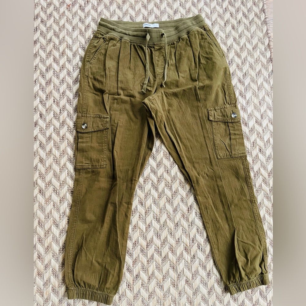 NWOT cargo pants size M green militar color